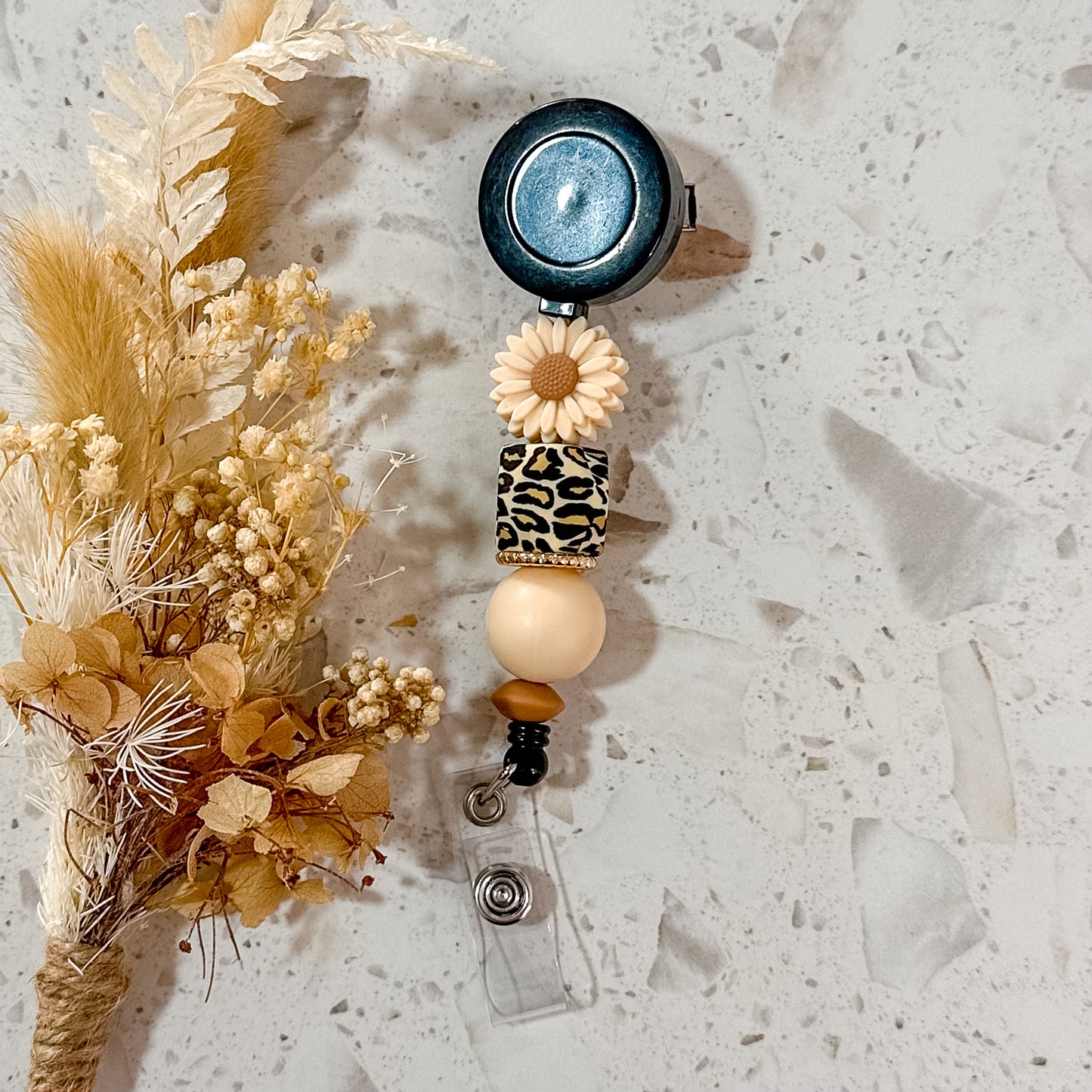 Daisy Badge Reel | Cream