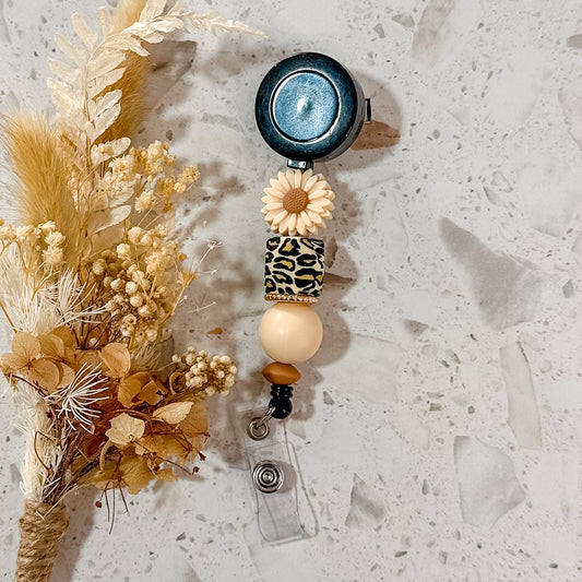 Daisy Badge Reel | Cream