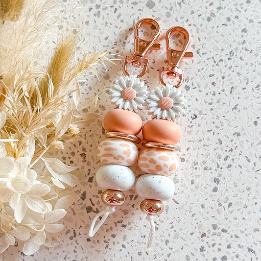Speckle Peach Daisy Keyring
